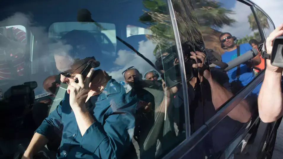 עמנואל רוזן בסיום יום חקירות ביחידה הארצי לחקירות הונאה. להב 433 בלוד. יולי 2013 עמנואל רוזן בסיום יום חקירות ביחידה הארצי לחקירות הונאה. להב 433 בלוד. יולי 2013