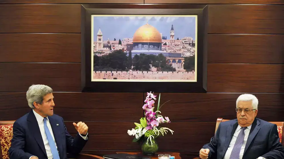 שר החוץ האמריקני ג'ון קרי נועד עם יו"ר הרשות הפלסטינית אבו מאזן ברמאללה, 19 ביולי 2013