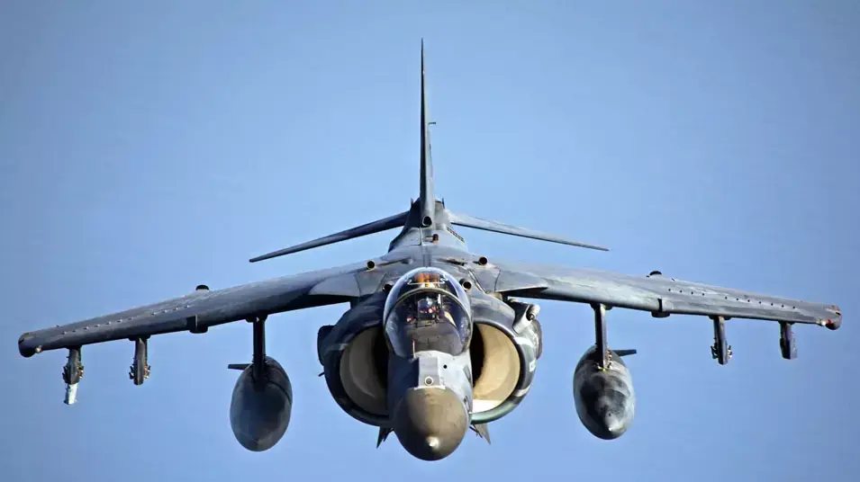 מטוס קרב מדגם הארייר AV-8B של חיל הנחתים האמריקני
