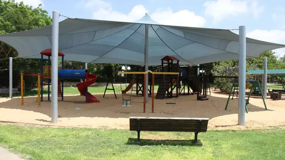 גן השעשועים באביחיל- שתי מטפלות עם ילדים הותקפו ע"י כלבים במושב אביחיל, יולי 2013 גן השעשועים באביחיל- שתי מטפלות עם ילדים הותקפו ע"י כלבים במושב אביחיל, יולי 2013