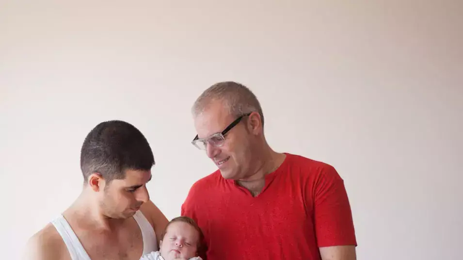 יוסי ויותם שחזרו לארץ לאחר שנתקעו בהודו בהליך אימוץ. יולי 2013 יוסי ויותם שחזרו לארץ לאחר שנתקעו בהודו בהליך אימוץ. יולי 2013