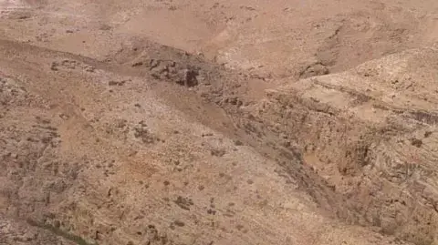 מסוק מחלץ מטייל שהוכש על ידי נחש בוואדי קלט ליד יריחו