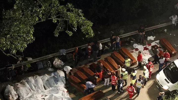 עשרות הרוגים בתאונת אוטובוס בדרום איטליה עשרות הרוגים בתאונת אוטובוס בדרום איטליה