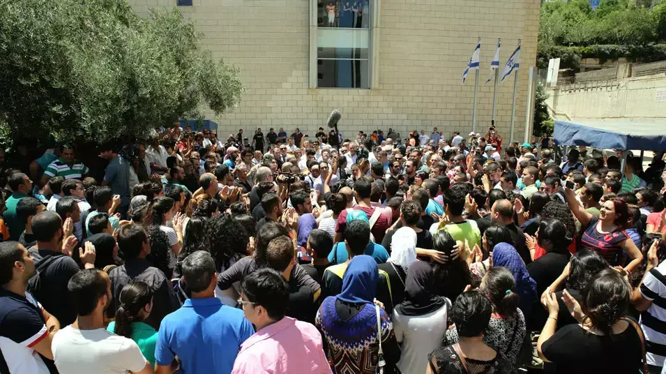 הפגנה מחוץ לבית המשפט המחוזי בחיפה לקראת הכרעת הדין נגד הנאשמים בפרשת מות החייל עדן נתן זאדה, יולי 2013