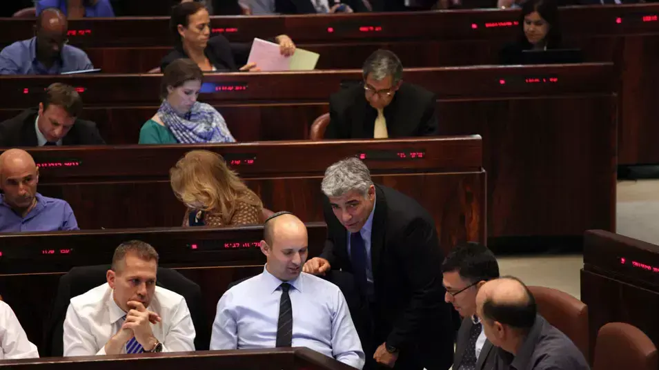גלעד ארדן  יאיר לפיד נפתלי בנט ולימור לבנת בדיון על תקציב המדינה במליאת הכנסת. יולי 2013