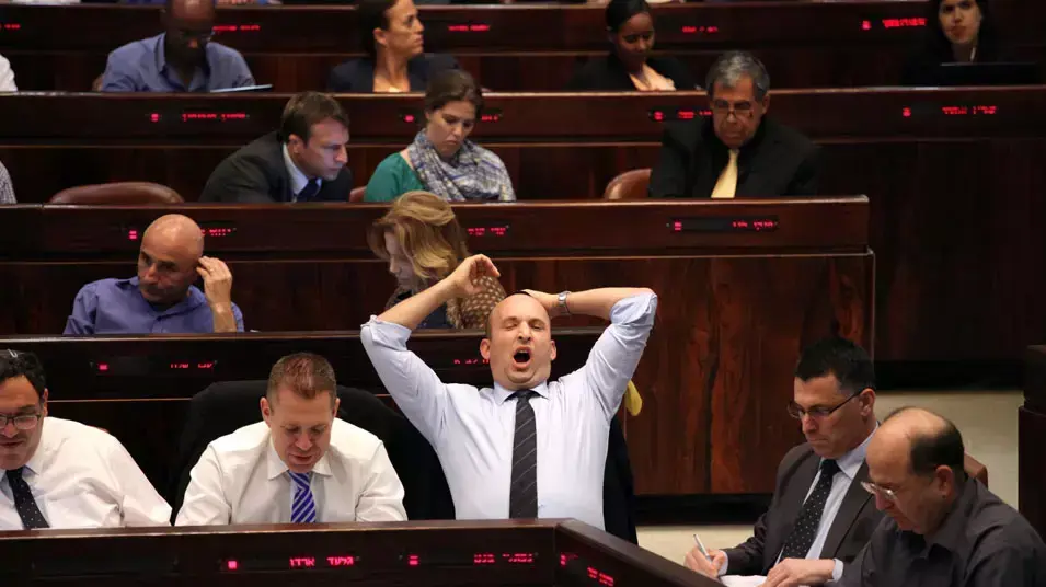 משה (בוגי) יעלון, גדעון סער, נפתלי בנט, גלעד ארדן ועפר שלח בדיון על התקציב בכנסת. יולי 2013 משה (בוגי) יעלון, גדעון סער, נפתלי בנט, גלעד ארדן ועפר שלח בדיון על התקציב בכנסת. יולי 2013