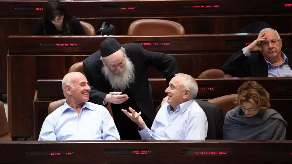 יעל גרמן, יצחק אהרונוביץ', יעקב ליצמן, ויעקב פרי במליאת הכנסת בדיון על התקציב. יולי 2013