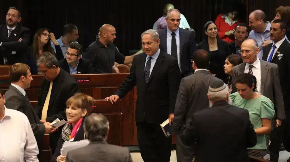נתניהו בסיום ההצבעה השלישית ואישור התקציב, יולי 2013 נתניהו בסיום ההצבעה השלישית ואישור התקציב, יולי 2013