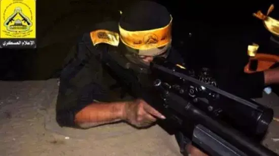 ביום בו נפתח המו"מ, תצוגת תכלית  של כלי נשק ואמצעי לחימה  באתר  גדודי אל-אקצא של הפת"ח, יולי 2013