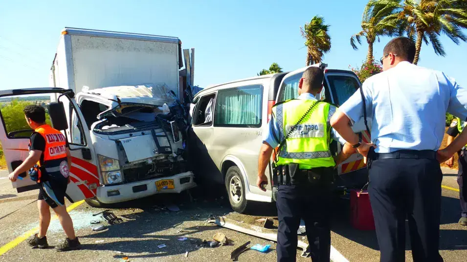 תאונת דרכים קטלנית בצומת מגדל בין רכב הסעות ומשאית. יולי 2013 תאונת דרכים קטלנית בצומת מגדל בין רכב הסעות ומשאית. יולי 2013