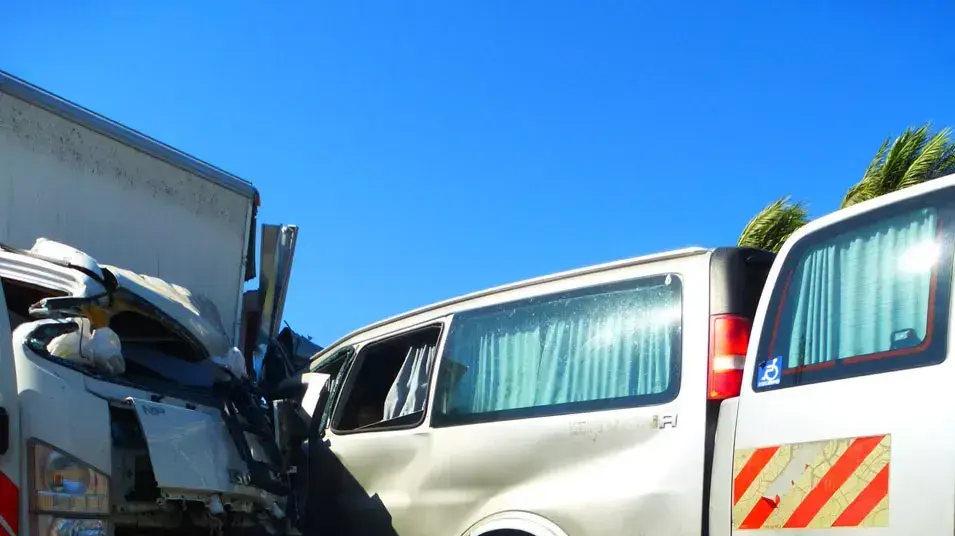 תאונת דרכים קטלנית בצומת מגדל בין רכב הסעות ומשאית. יולי 2013 תאונת דרכים קטלנית בצומת מגדל בין רכב הסעות ומשאית. יולי 2013