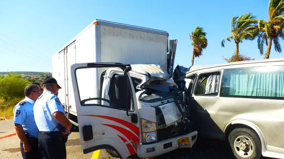 תאונת דרכים קטלנית בצומת מגדל בין רכב הסעות ומשאית. יולי 2013 תאונת דרכים קטלנית בצומת מגדל בין רכב הסעות ומשאית. יולי 2013