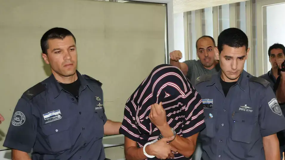 האב החשוד בהתעללות מינית בבתו הפעוטה בת השנתיים בהארכת מעצר בבית המשפט בחדרה, יולי 2013 האב החשוד בהתעללות מינית בבתו הפעוטה בת השנתיים בהארכת מעצר בבית המשפט בחדרה, יולי 2013