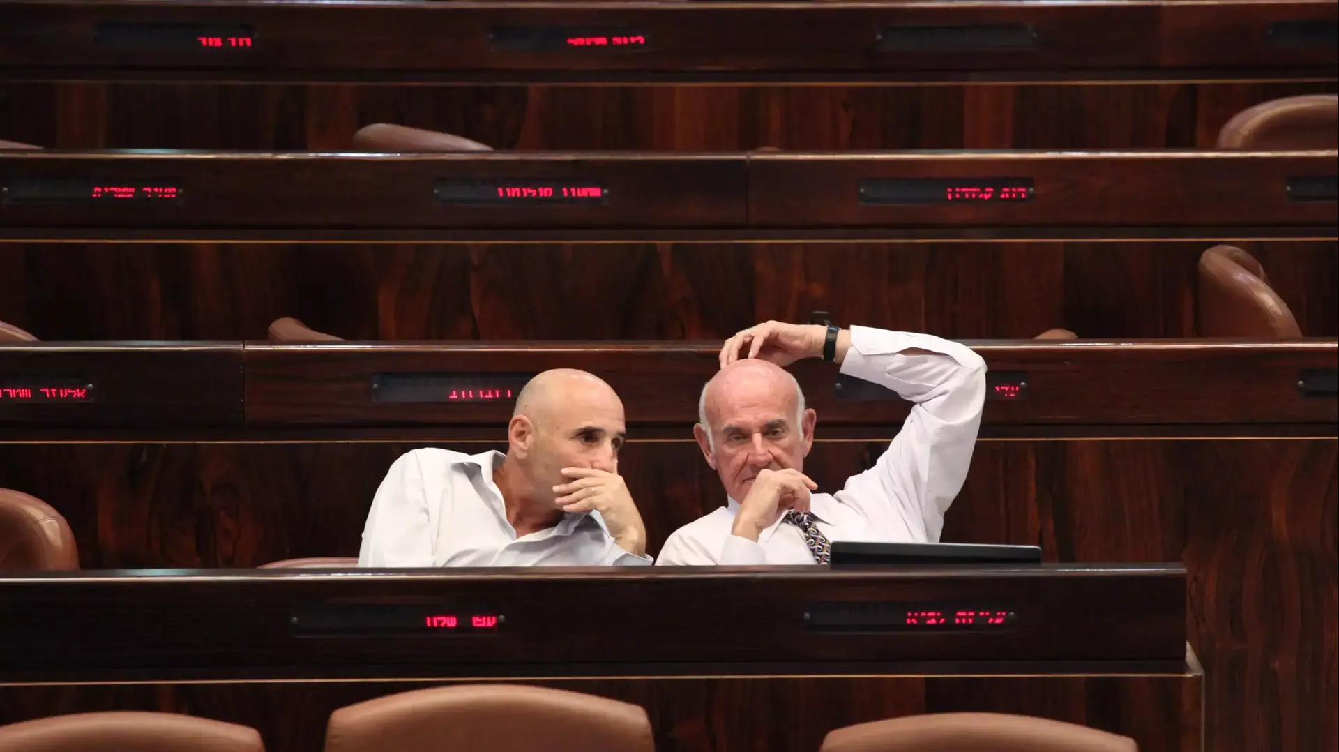 יעקב פרי ועפר שלח בדיון על חוק המשילות יעקב פרי ועפר שלח בדיון על חוק המשילות