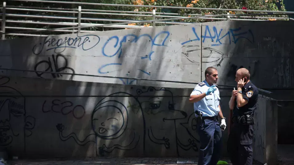 גופת אישה מבותרת נמצאה במזוודה ברחוב ההגנה בתל אביב גופת אישה מבותרת נמצאה במזוודה ברחוב ההגנה בתל אביב