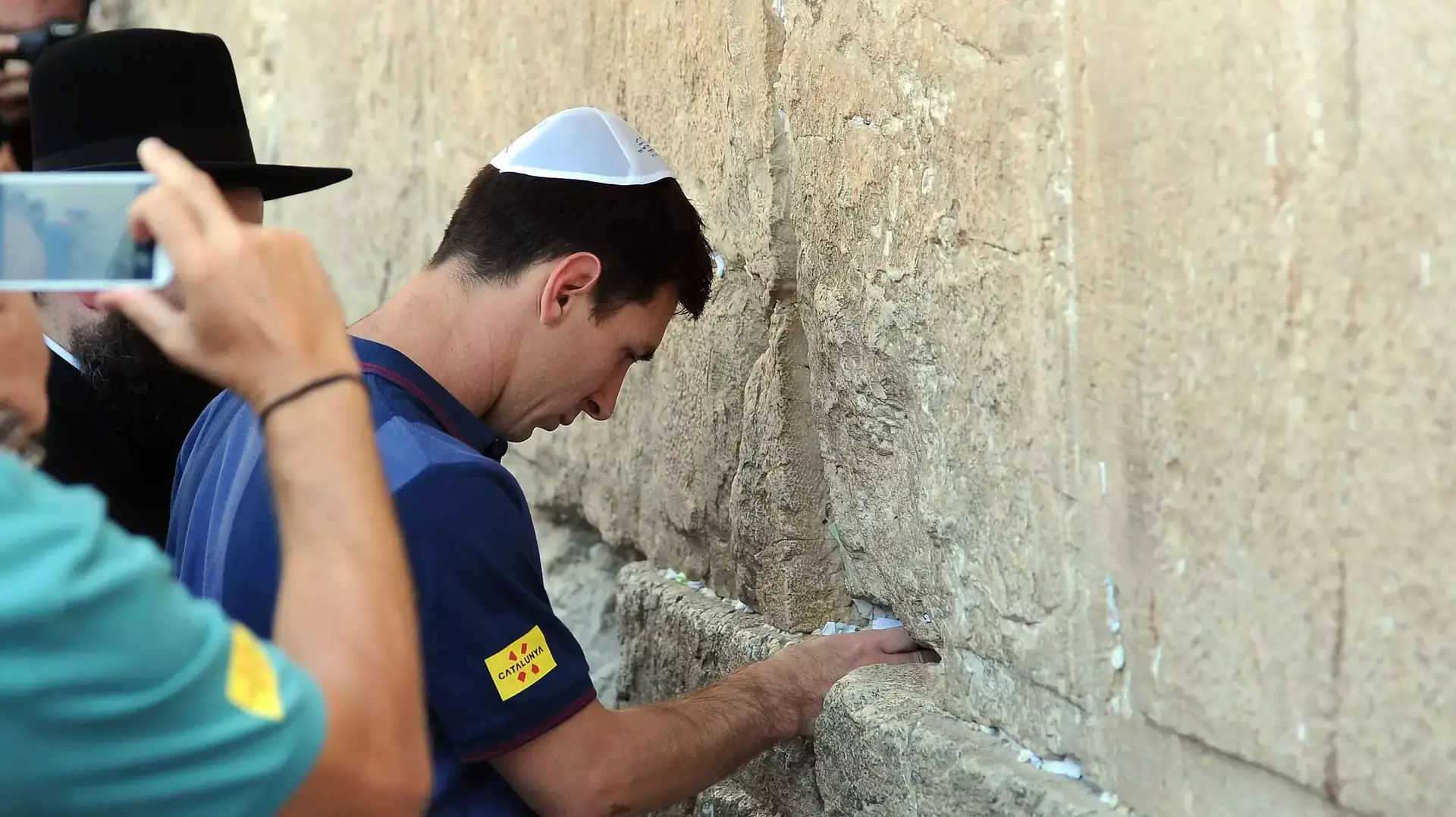 שחקן ברצלונה ליאונל מסי בכותל המערבי