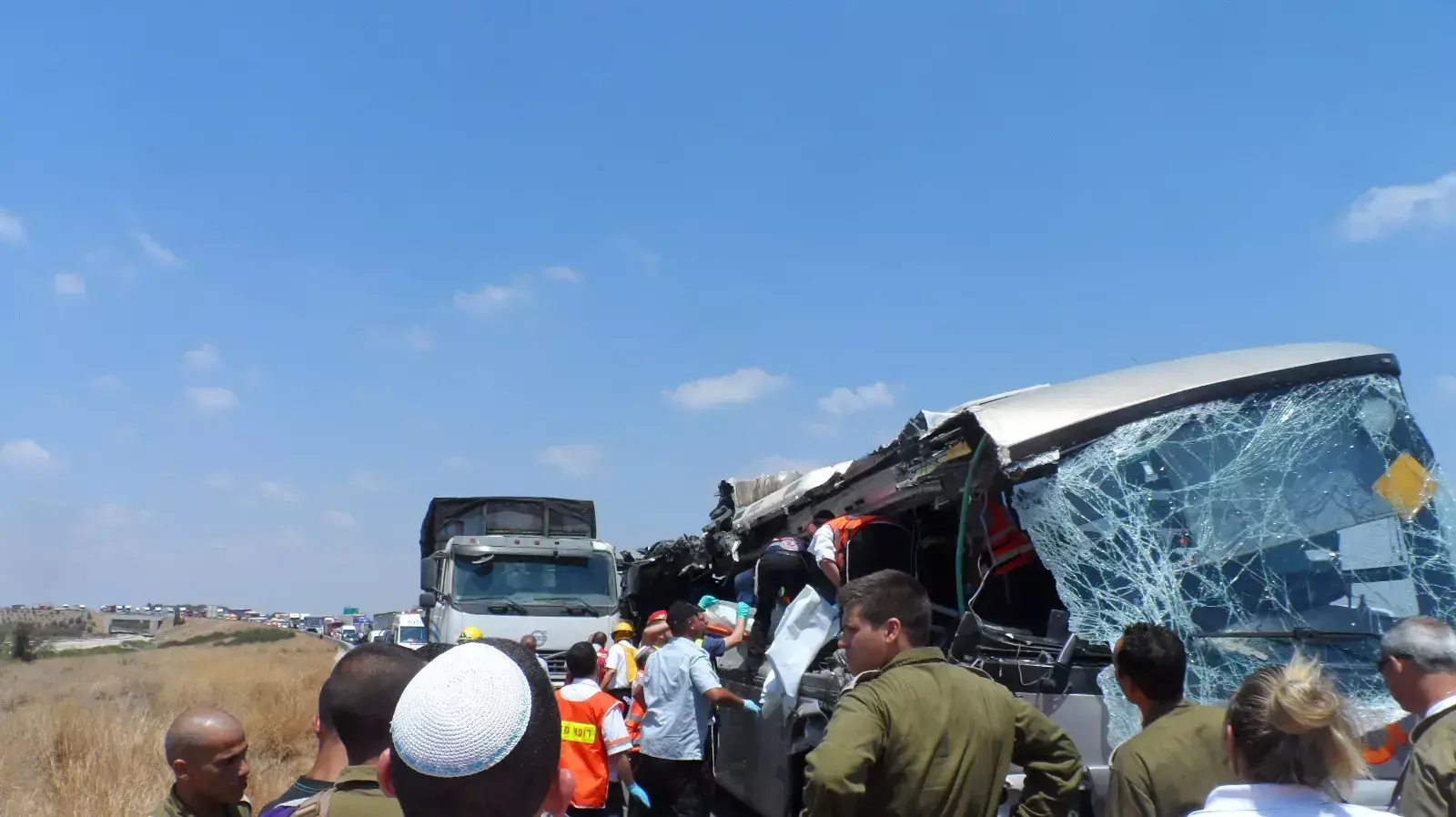ארבעה הרוגים ועשרות נפגעים בתאונה בכביש 6 ארבעה הרוגים ועשרות נפגעים בתאונה בכביש 6