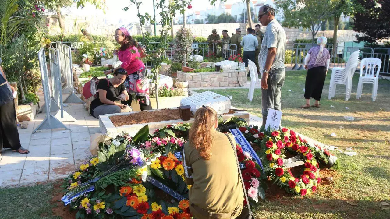 הלווייתו של כפיר דאהרי שנהרג בתאונה בכביש 6 במחלף שורק. אוגוסט 2013