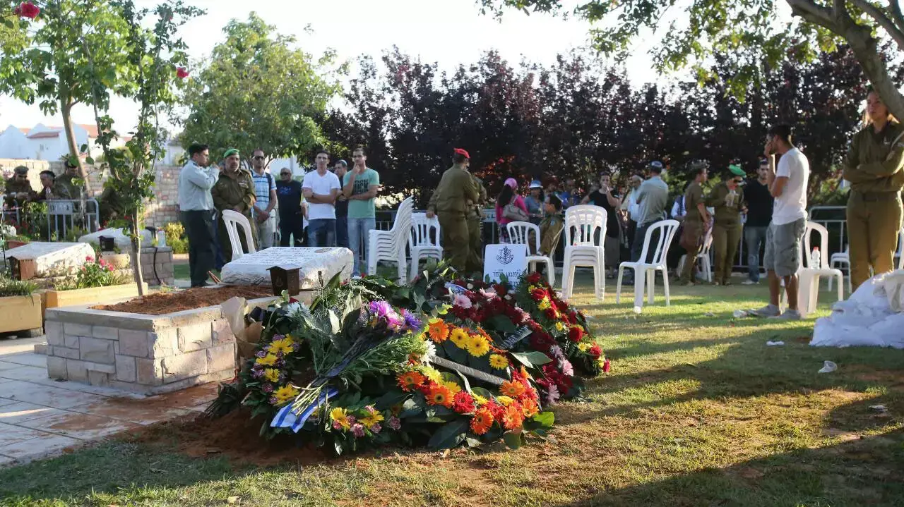 הלווייתו של כפיר דאהרי שנהרג בתאונה בכביש 6 במחלף שורק. אוגוסט 2013