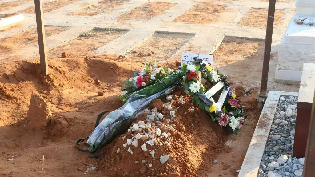 קברו של יונתן תורג'מן שנהרג בתאונה בכביש 6 במחלף שורק. אוגוסט 2013