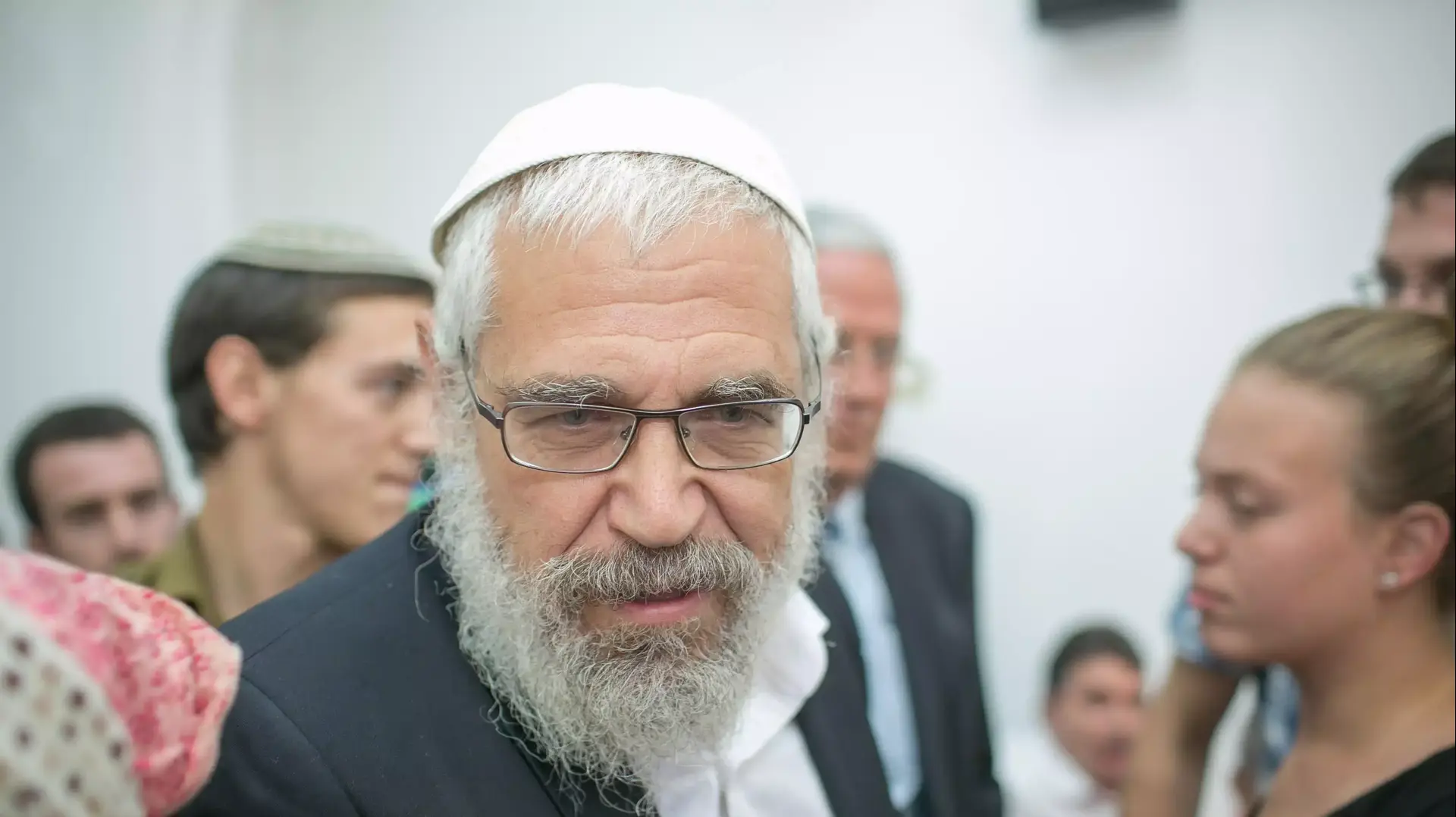 הרב מוטי אלון הורשע הבוקר במעשים מגונים בבית משפט השלום בירושלים, אוגוסט 2013 הרב מוטי אלון הורשע הבוקר במעשים מגונים בבית משפט השלום בירושלים, אוגוסט 2013