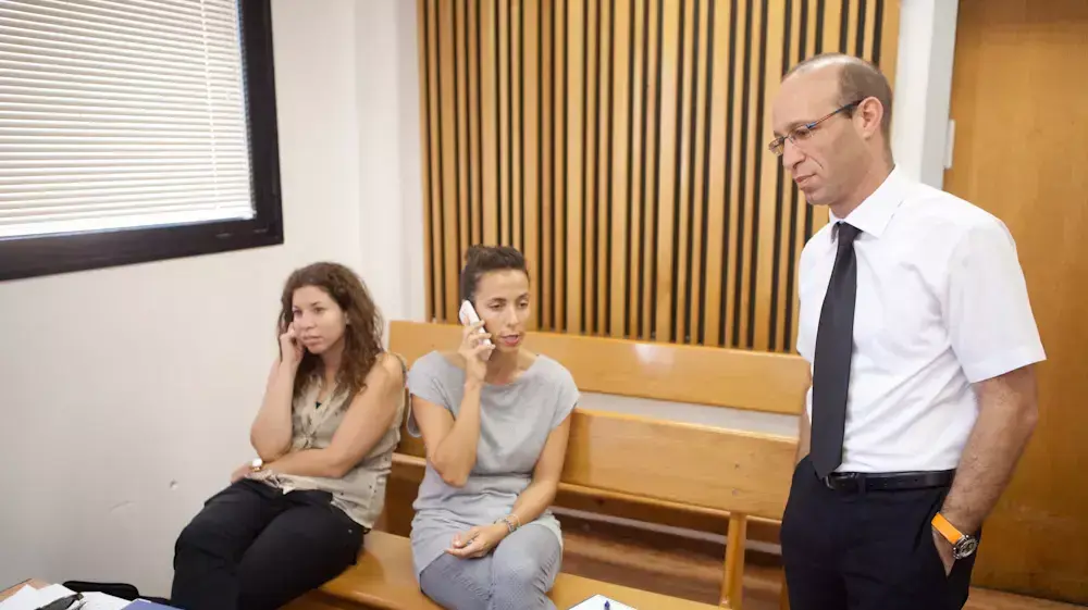 עו"ד אלון עזרא, מטעם רכבת ישראל. אוגוסט 2013 עו"ד אלון עזרא, מטעם רכבת ישראל. אוגוסט 2013