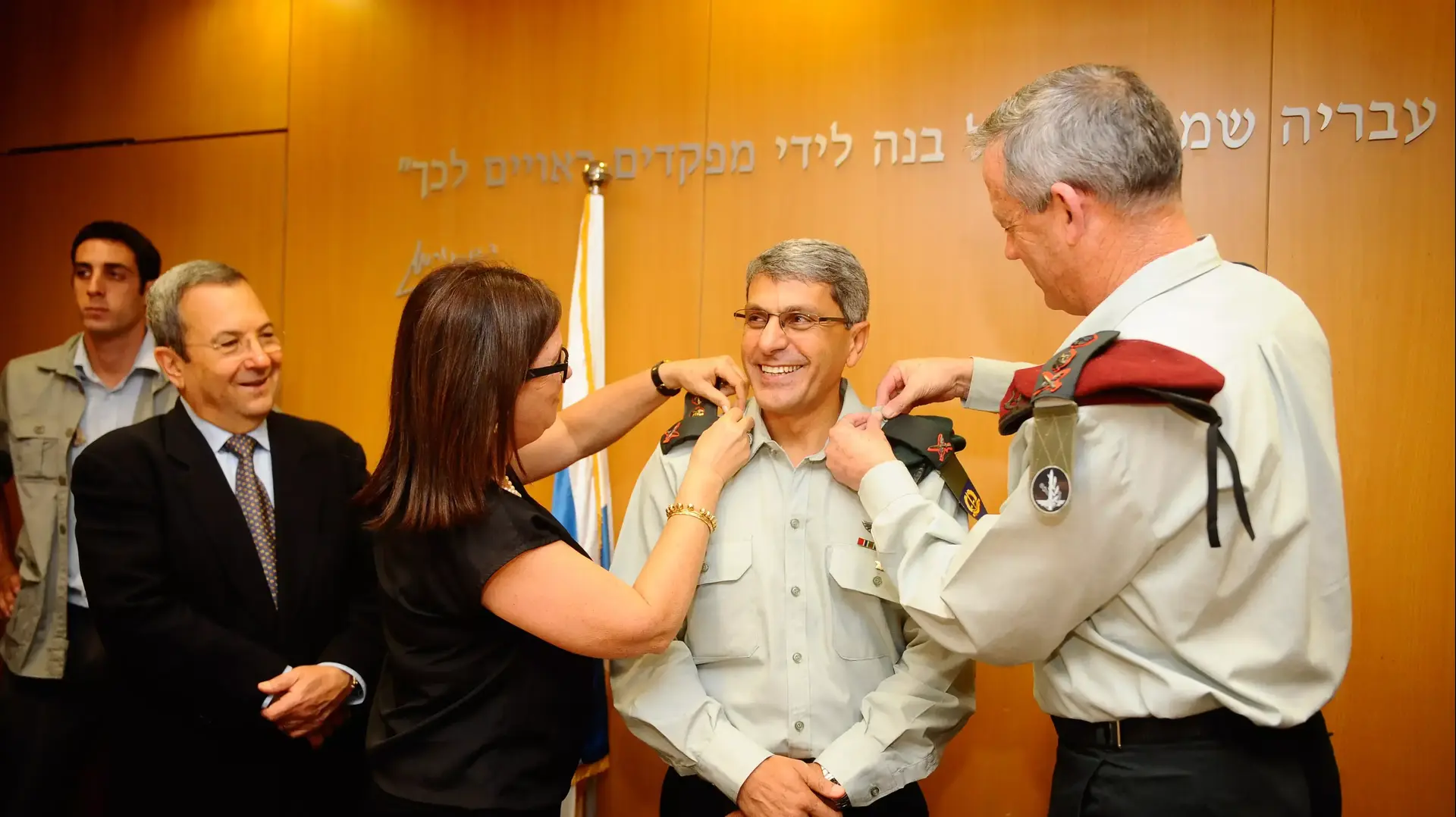 הפרקליט הצבאי הראשי דני עפרוני מקבל דרגות אלוף עם הרמטכ"ל רב-אלוף בני גנץ, שר הביטחון אהוד ברק הפרקליט הצבאי הראשי דני עפרוני מקבל דרגות אלוף עם הרמטכ"ל רב-אלוף בני גנץ, שר הביטחון אהוד ברק