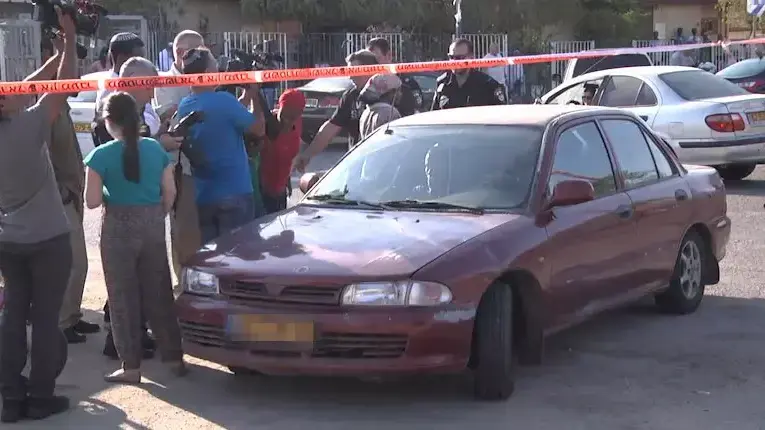 הרכב בו פעוט בן שלוש נשכח ברכב מול מרכז הקליטה בבאר שבע. אוגוסט 2013 הרכב בו פעוט בן שלוש נשכח ברכב מול מרכז הקליטה בבאר שבע. אוגוסט 2013