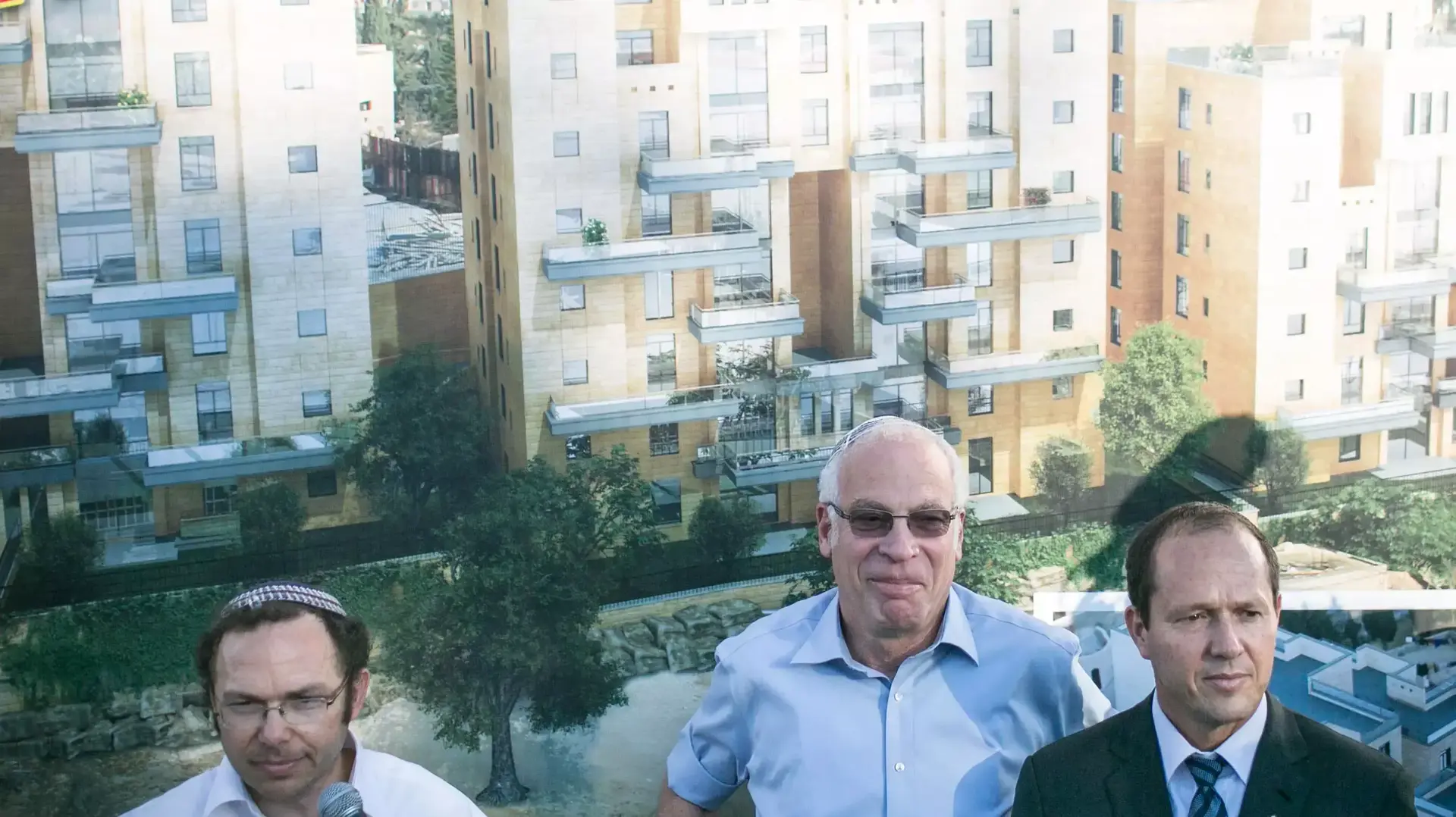 ניר ברקת אורי אריאל וניסן סלומיאנסקי בהנחת אבן פינה לשכונה חדשה בין ג'בל מוכבר לארמון הנציב. אוגוסט 2013 ניר ברקת אורי אריאל וניסן סלומיאנסקי בהנחת אבן פינה לשכונה חדשה בין ג'בל מוכבר לארמון הנציב. אוגוסט 2013