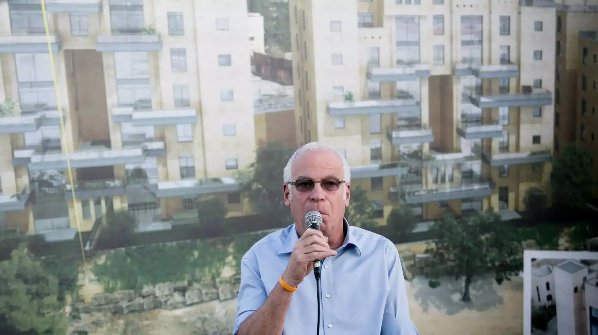 אורי אריאל בהנחת אבן פינה לשכונה חדשה בין ג'בל מוכבר לארמון הנציב. אוגוסט 2013 אורי אריאל בהנחת אבן פינה לשכונה חדשה בין ג'בל מוכבר לארמון הנציב. אוגוסט 2013