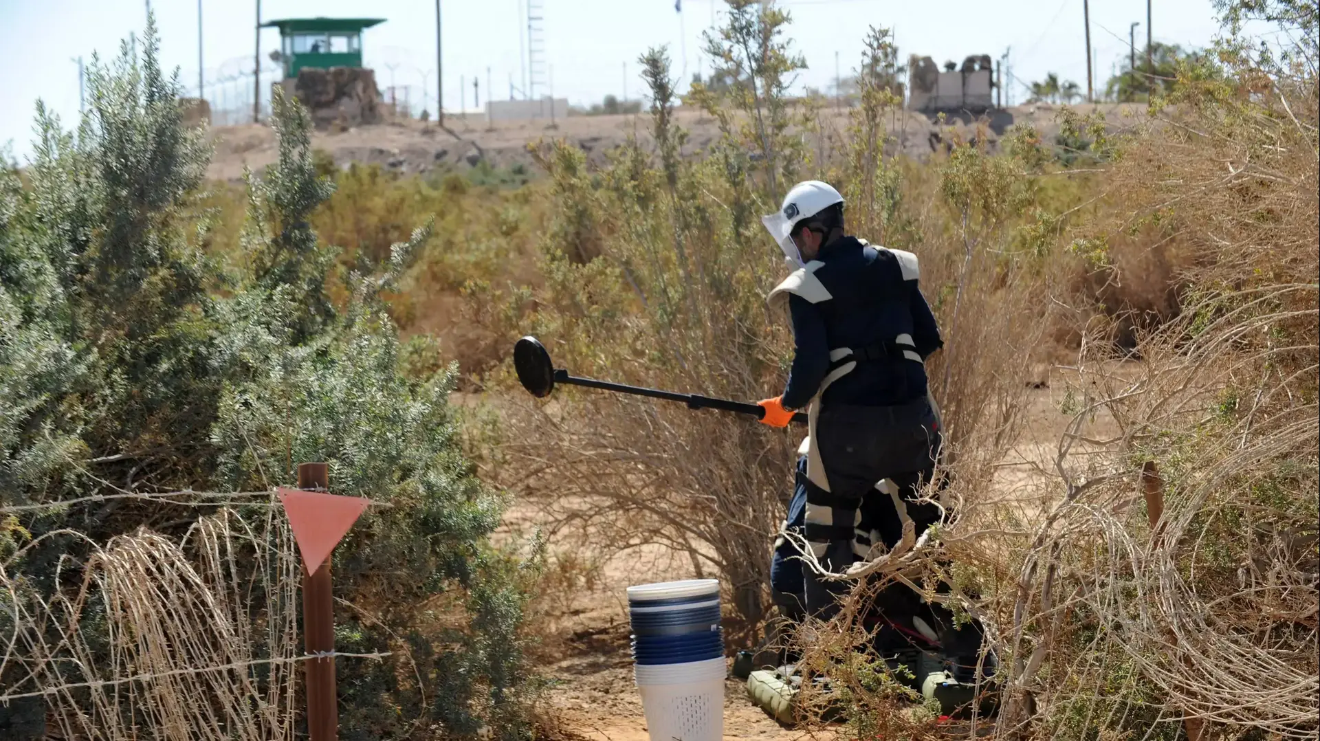 הרשות לפינוי מוקשים במשרד הביטחון סיימה בהצלחה פינוי של אלפי מוקשים באיזור אילת הרשות לפינוי מוקשים במשרד הביטחון סיימה בהצלחה פינוי של אלפי מוקשים באיזור אילת