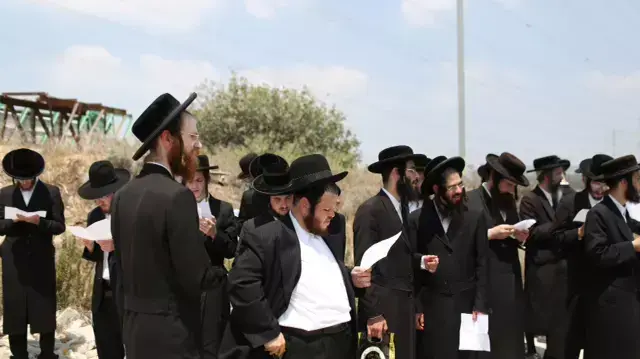 חרדים מפגינים בבית שמש חרדים מפגינים בבית שמש