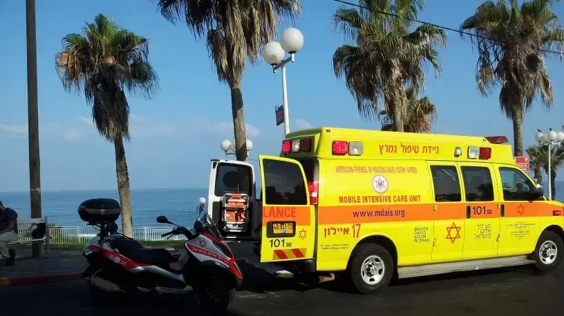 גבר כבן 54 טבע למוות בחוף הגולשים בבת ים, אוגוסט 2013