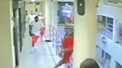אסירים תוקפים אסיר אחר בכלא בפלורידה, יוני 2013