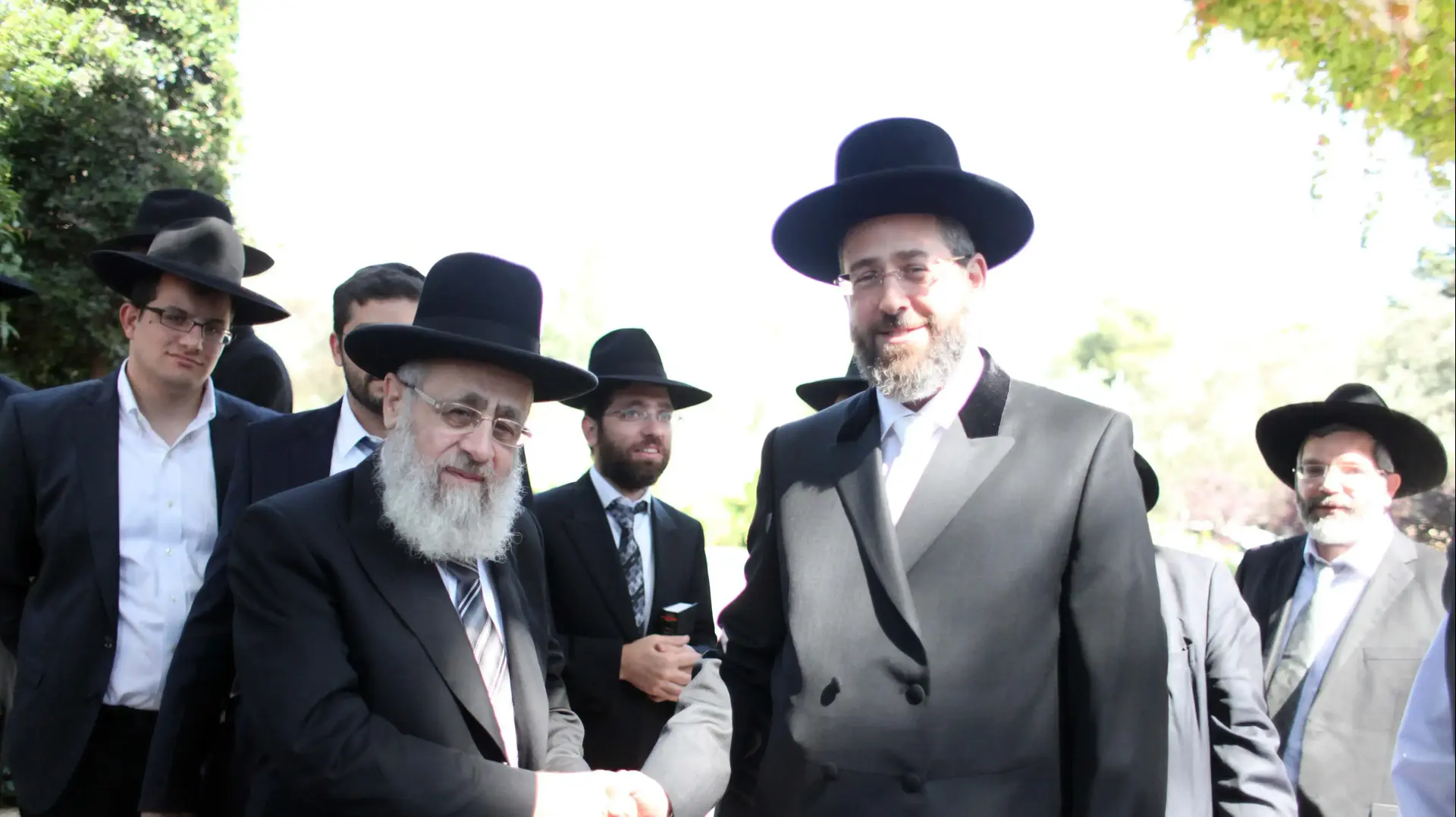 שני הרבנים הראשיים: הרב יצחק יוסף והרב דוד לאו, אוגסט 2013 שני הרבנים הראשיים: הרב יצחק יוסף והרב דוד לאו, אוגסט 2013