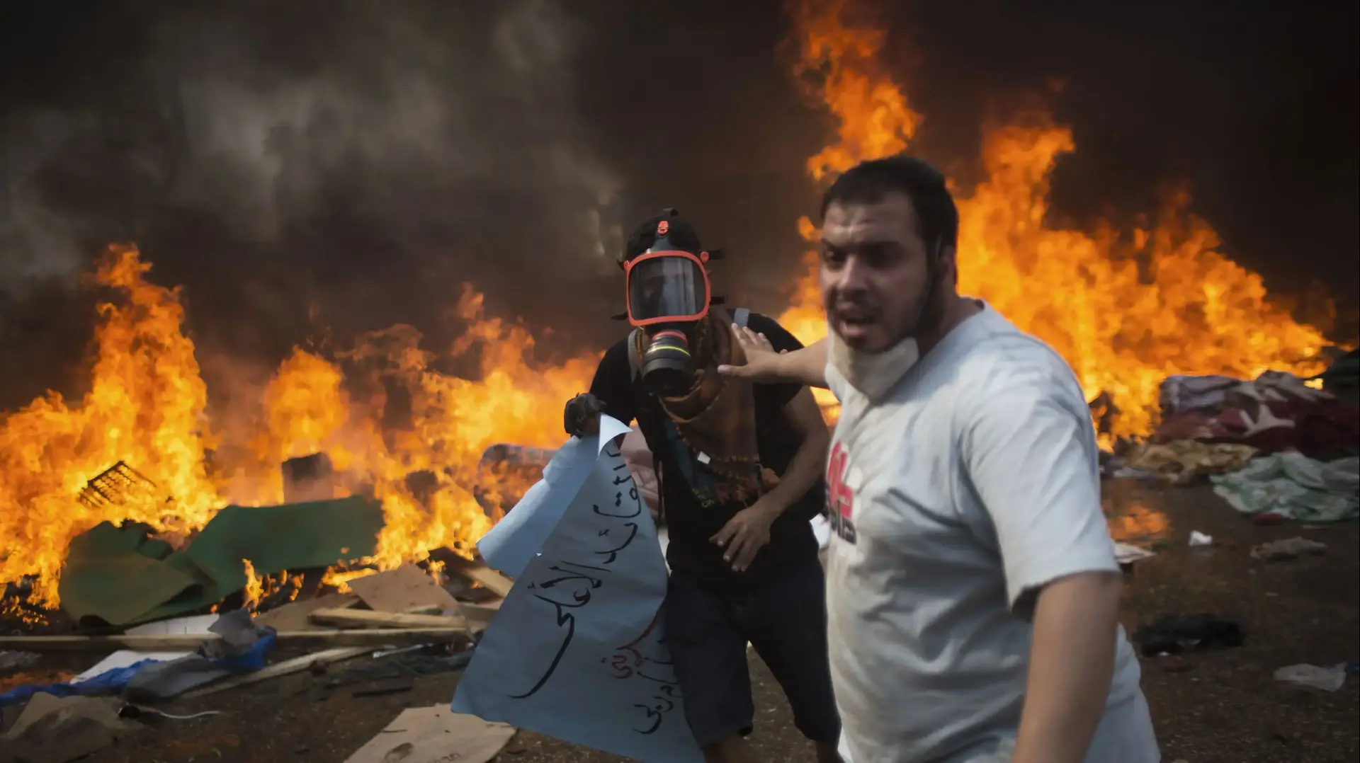 מהומות אלימות בעת פינוי מפגינים מקרב תומכי מורסי בלב קהיר. מצרים, 14 באוגוסט 2013