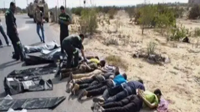 חיילים מצרים שהוצאו להורג ליד רפיח המצרית, סיני. 19 באוגוסט 2013 חיילים מצרים שהוצאו להורג ליד רפיח המצרית, סיני. 19 באוגוסט 2013