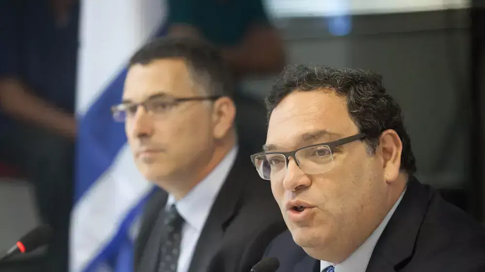 שר החינוך שי פירון ושר הפנים גדעון סער במסיבת עיתונאים על נתוני הזכאים לבגרות, אוגוסט 2013 שר החינוך שי פירון ושר הפנים גדעון סער במסיבת עיתונאים על נתוני הזכאים לבגרות, אוגוסט 2013