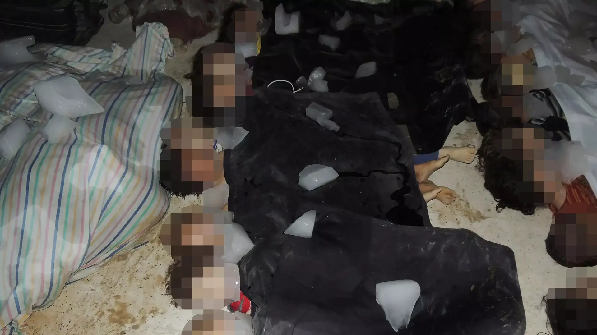 גופות של ילדים שמתו לכאורה משימוש בנשק כימי על ידי צבא סוריה ליד דמשק, 21 באוגוסט 2013 גופות של ילדים שמתו לכאורה משימוש בנשק כימי על ידי צבא סוריה ליד דמשק, 21 באוגוסט 2013