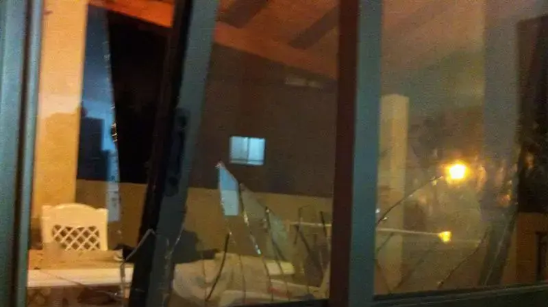 בית שנפגע מנפילת רקטה מסוג קטיושה בית שנפגע מנפילת רקטה מסוג קטיושה