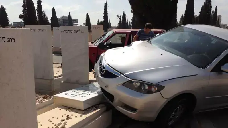 תאונת דרכים בבית העלמין סגולה בפתח תקווה, אוגוסט 2013 תאונת דרכים בבית העלמין סגולה בפתח תקווה, אוגוסט 2013