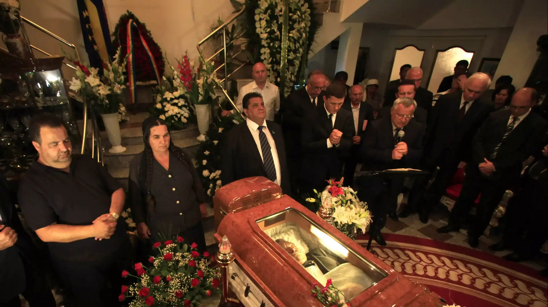 מלך הצוענים של רומניה, פלורין קיואבה, נקבר בארון ממוזג מלך הצוענים של רומניה, פלורין קיואבה, נקבר בארון ממוזג