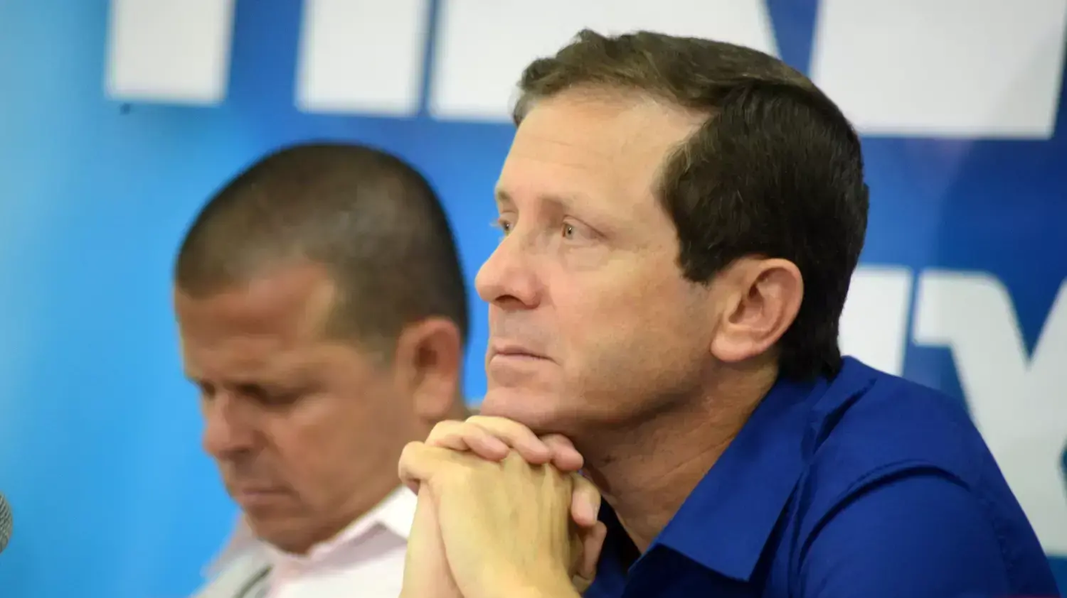 ח"כ יצחק בוז'י הרצוג הודיע על התמודדותו בפריימריז של מפלגת העבודה מול יחימוביץ', אוגוסט 2013 ח"כ יצחק בוז'י הרצוג הודיע על התמודדותו בפריימריז של מפלגת העבודה מול יחימוביץ', אוגוסט 2013
