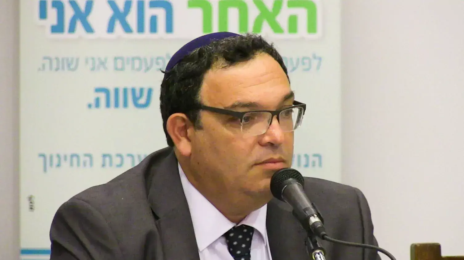 שר החינוך שי פירון בחדר המצב במשרד החינוך שר החינוך שי פירון בחדר המצב במשרד החינוך