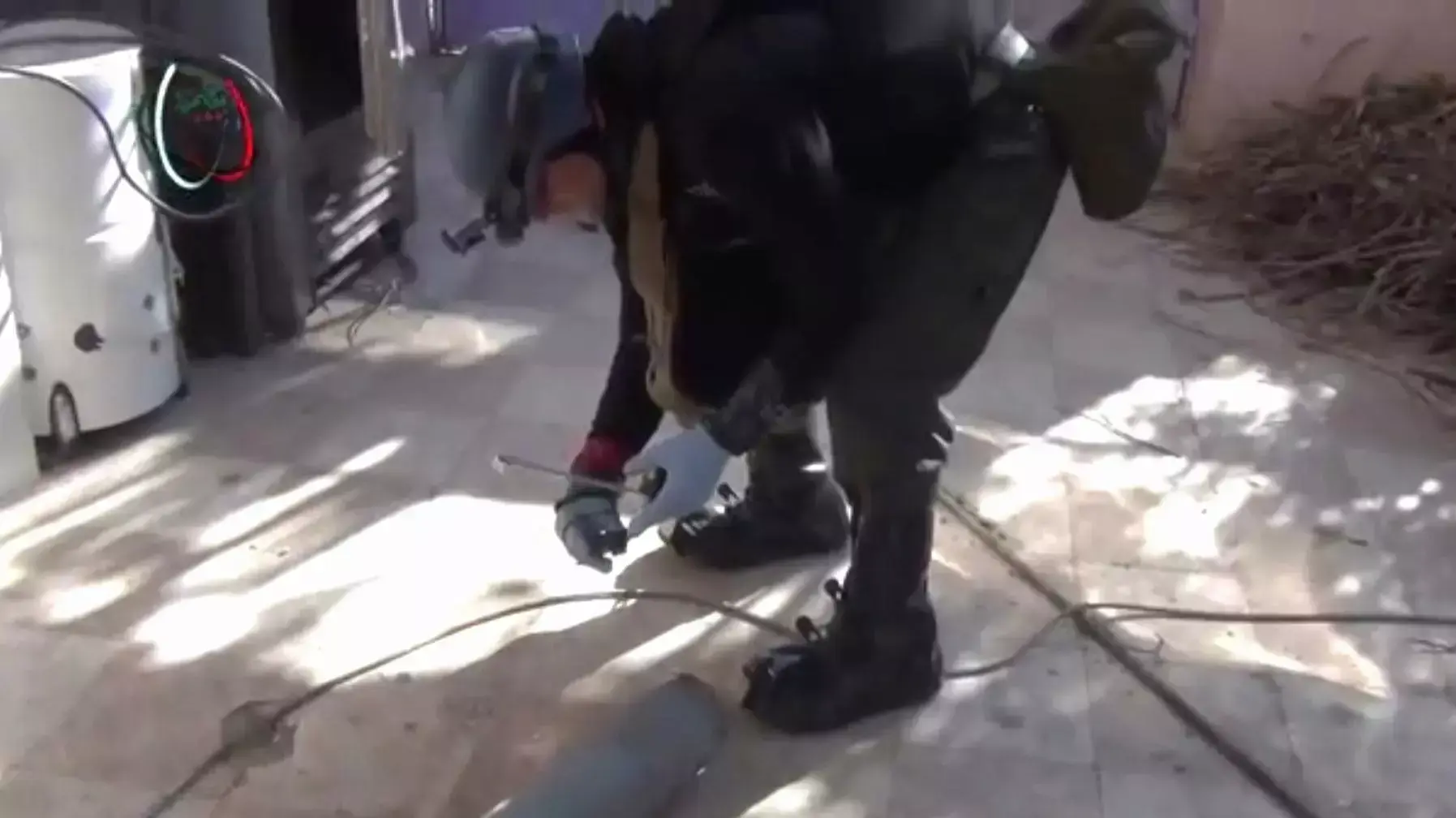 פקחי האו"ם לחקירת הנשק הכימי בודקים ראיות בכפר מועדמיה מדרום-מערב לבירת סוריה דמשק. 26 באוגוסט 2013 פקחי האו"ם לחקירת הנשק הכימי בודקים ראיות בכפר מועדמיה מדרום-מערב לבירת סוריה דמשק. 26 באוגוסט 2013