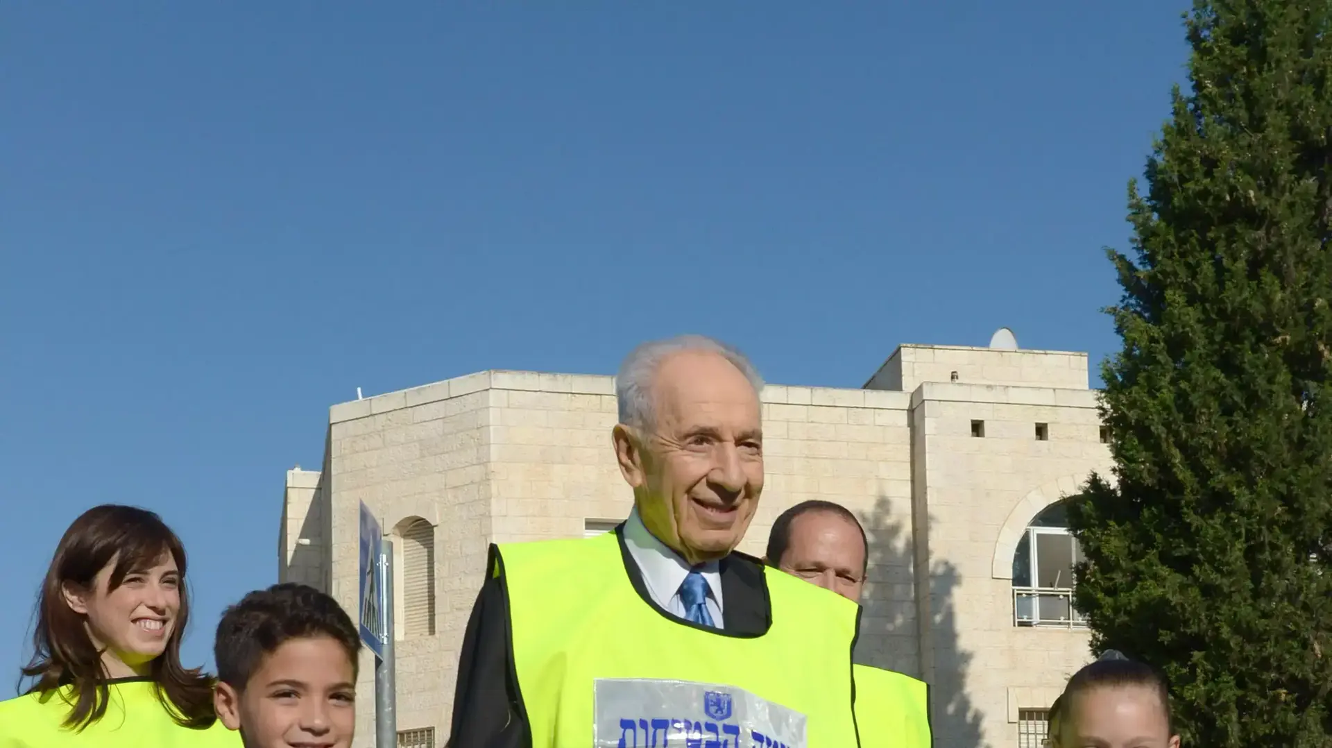 נשיא המדינה שמעון פרס,ראש עירית ירושלים ניר ברקת ו ח"כ ציפי חוטובלי בפתיחת שנת הלימודים החדשה בבית ספר השלום על שם רבין בירושלים נשיא המדינה שמעון פרס,ראש עירית ירושלים ניר ברקת ו ח"כ ציפי חוטובלי בפתיחת שנת הלימודים החדשה בבית ספר השלום על שם רבין בירושלים