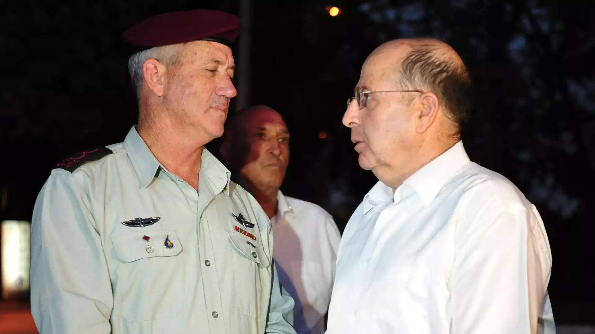 שר הביטחון, משה (בוגי) יעלון, והרמטכ"ל בני גנץ בטקס התייחדות לזכר חללי חטיבת גבעתי, אוגוסט 2013 שר הביטחון, משה (בוגי) יעלון, והרמטכ"ל בני גנץ בטקס התייחדות לזכר חללי חטיבת גבעתי, אוגוסט 2013
