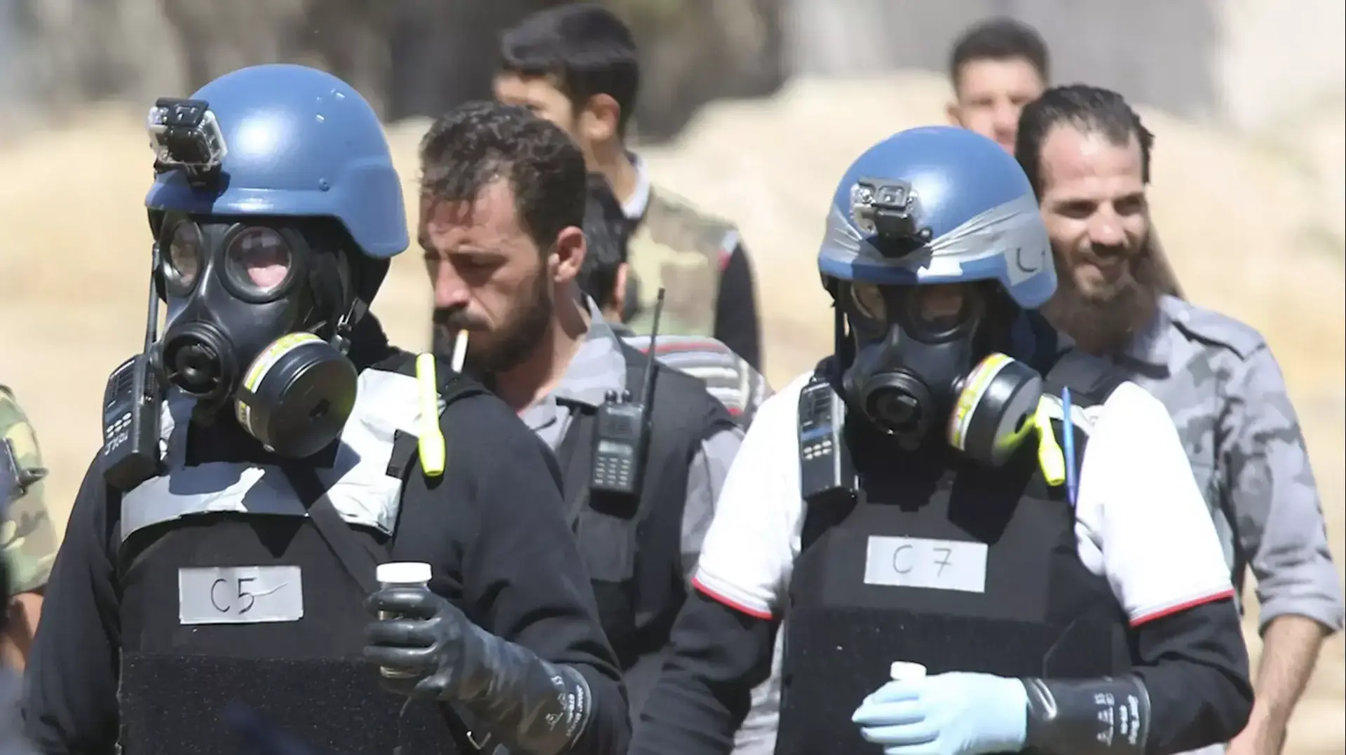 צוות פקחים של האו"ם בוחן ראיות של נשק כימי בכפר עין תרמא בפאתי דמשק. 28 באוגוסט 2013 צוות פקחים של האו"ם בוחן ראיות של נשק כימי בכפר עין תרמא בפאתי דמשק. 28 באוגוסט 2013