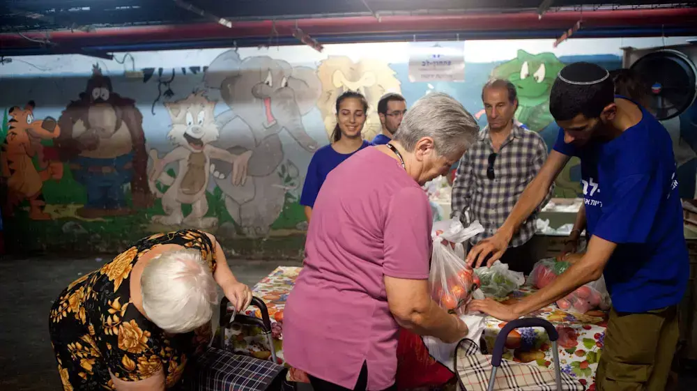 מתנדבים בעמותת פתחון לב מתנדבים בעמותת פתחון לב