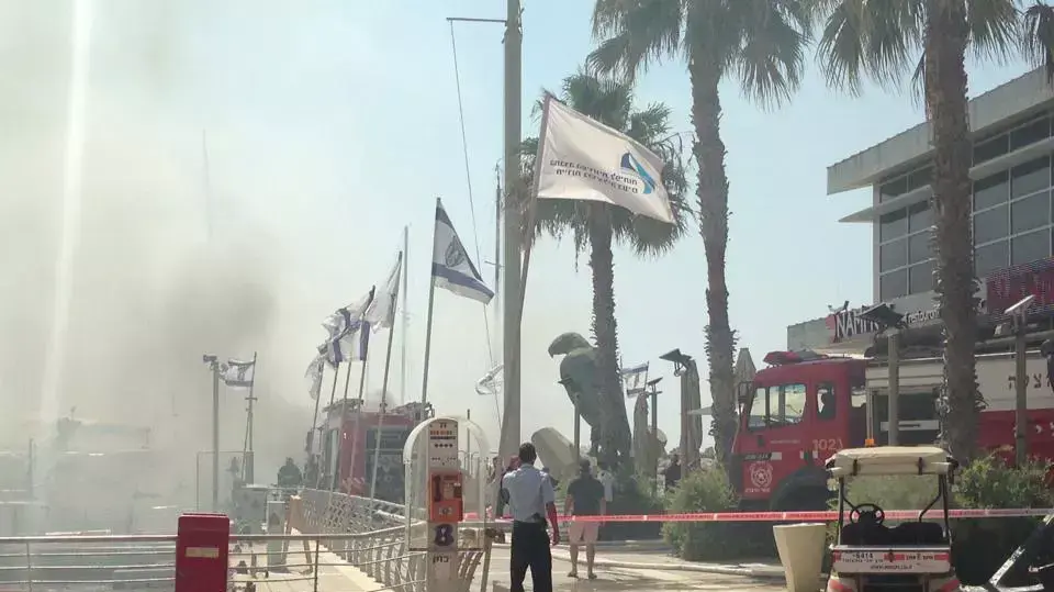 שני בני אדם נפצעו בפיצוץ בשתי סירות במרינה בהרצליה שני בני אדם נפצעו בפיצוץ בשתי סירות במרינה בהרצליה